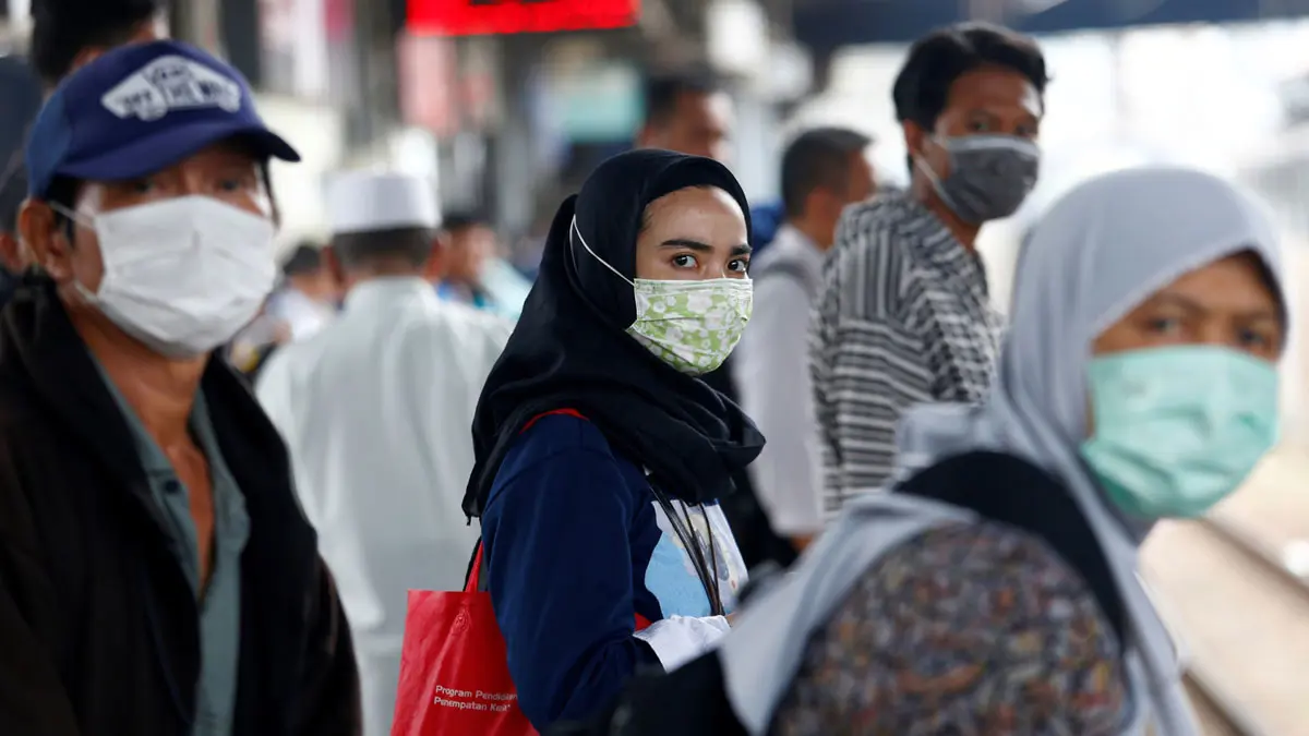 رئيس إندونيسيا يدعو للتحقق: هل لقاح كورونا حلال؟