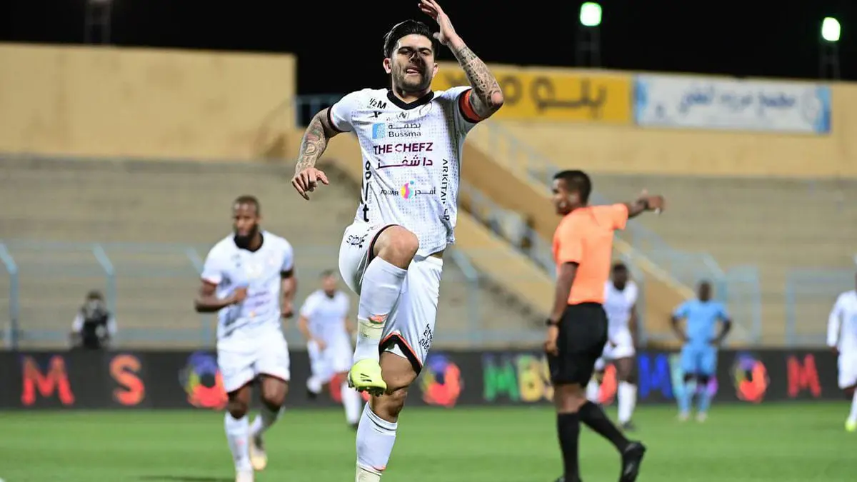 ترتيب الدوري السعودي.. الشباب يسقط الباطن برباعية ويشعل الصدارة مع الهلال (فيديو)