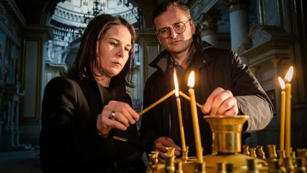 وزيرة خارجية ألمانيا تختبئ بملجأ في أوديسا الأوكرانية (صورة)