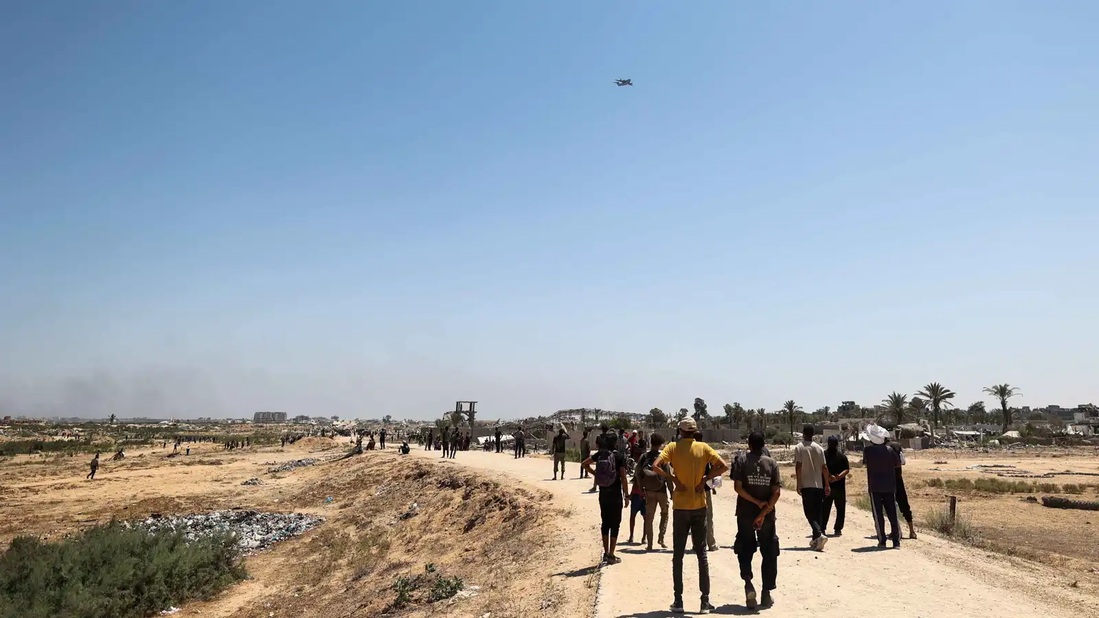 مسؤول سابق في الشاباك: 51% من سكان غزة يرغبون بالهجرة