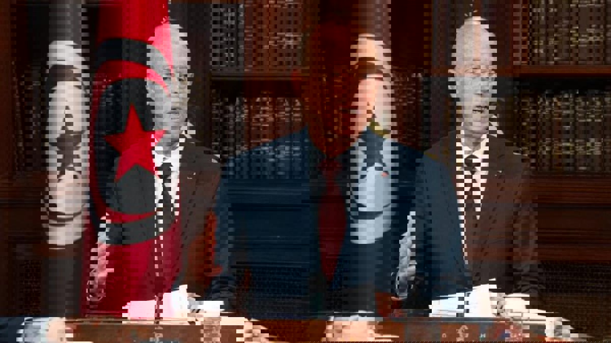 الرئيس التونسي: 82 % مع النظام الرئاسي و92 % يؤيدون سحب الثقة من البرلمان