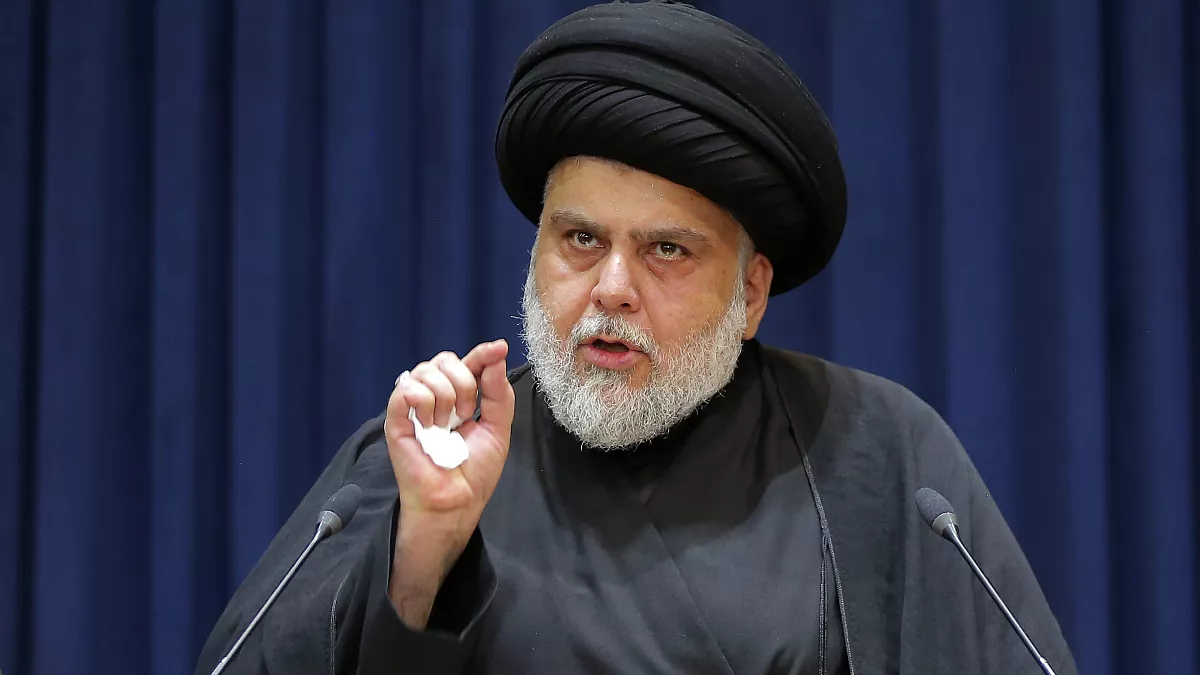 العراق.. فتوى شرعية تحث الرجال على غض البصر عن "إحدى الموظفات" (صورة)