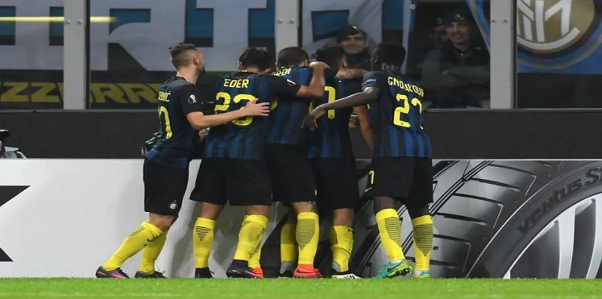 انتصارات ثمينة لإنتر ميلان وشالكة وأياكس بالدوري الأوروبي