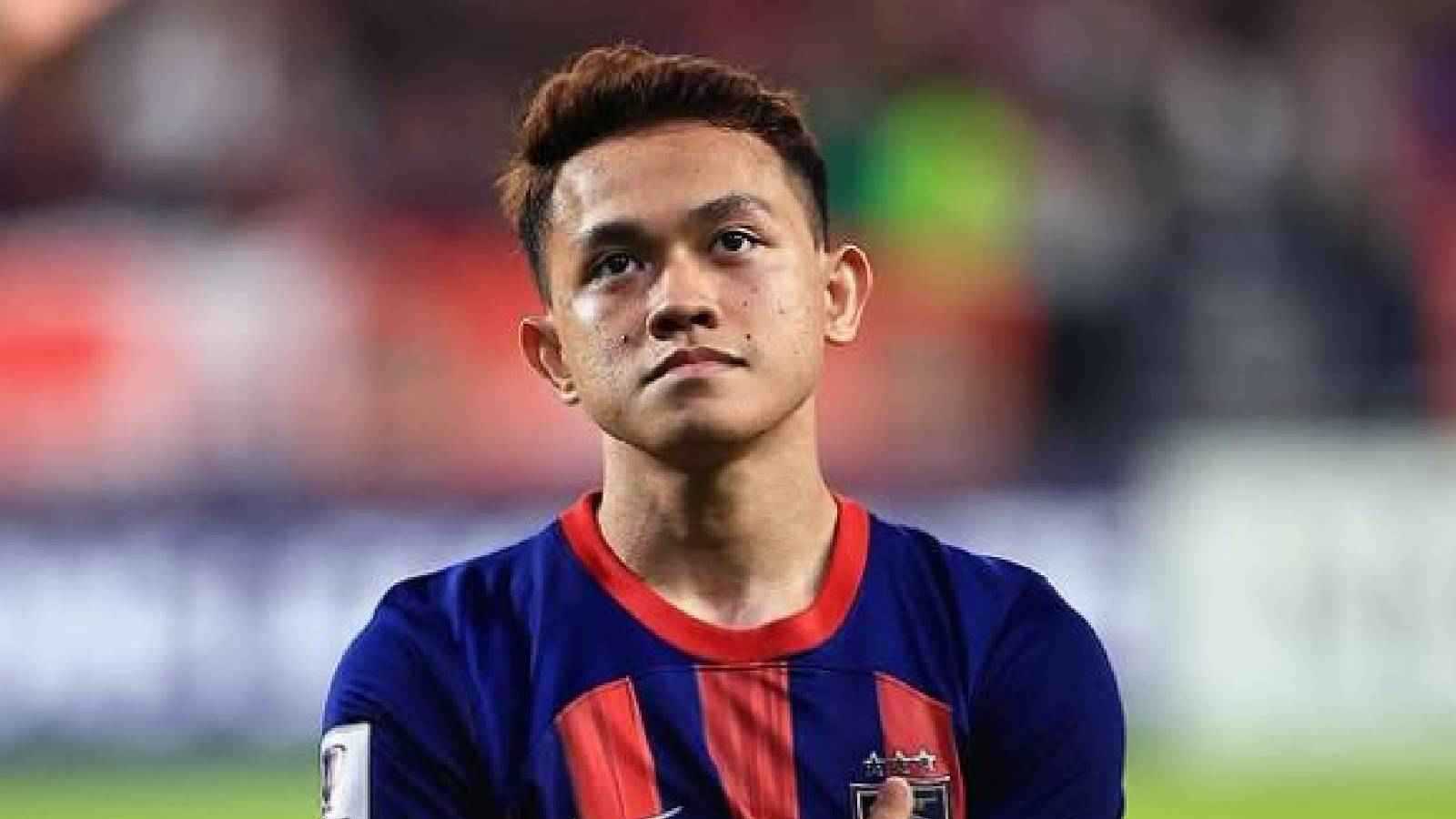 من هو عارف أيمن منافس سالم الدوسري على جائزة أفضل لاعب في آسيا؟