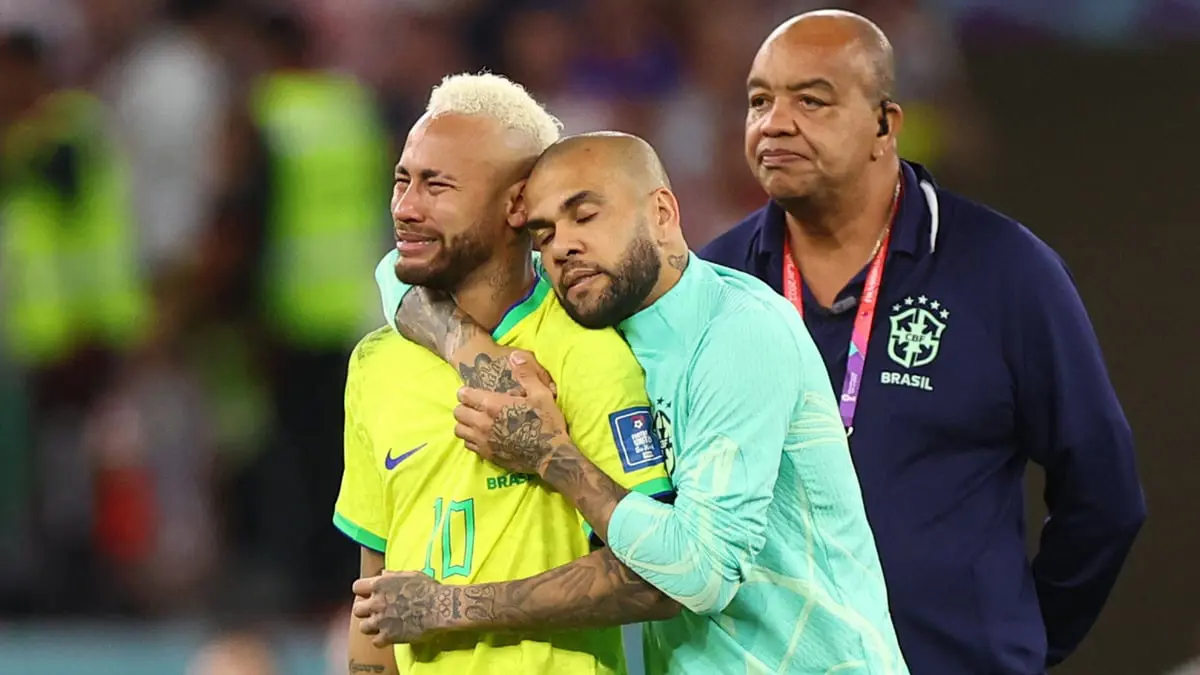 بعد وداع البرازيل للمونديال: بكاء هستيري لنيمار وزملائه.. ومودريتش يواسي رودريغو (شاهد)