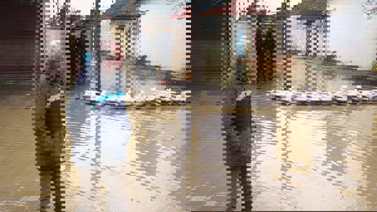 سيول جارفة تودي بحياة 5 أشخاص في الجزائر (فيديو)