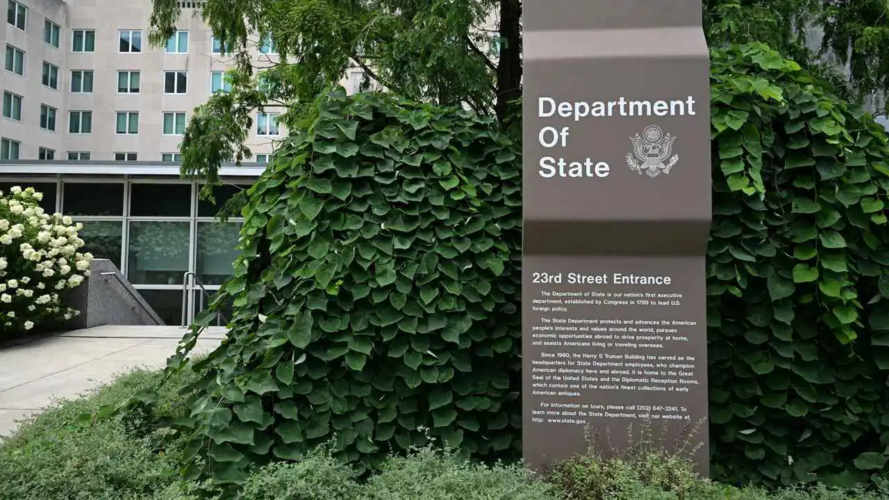 مسؤول أمريكي يؤكد مغادرة 6500 مواطن الشرق الأوسط جراء حرب إيران