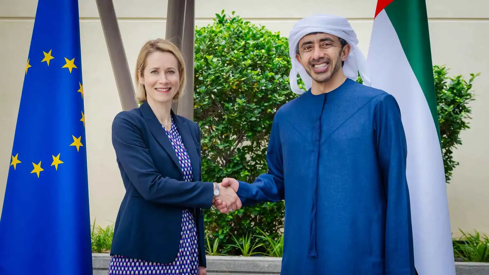 عبد الله بن زايد يبحث مع كايا كالاس تداعيات الاعتداءات الإيرانية