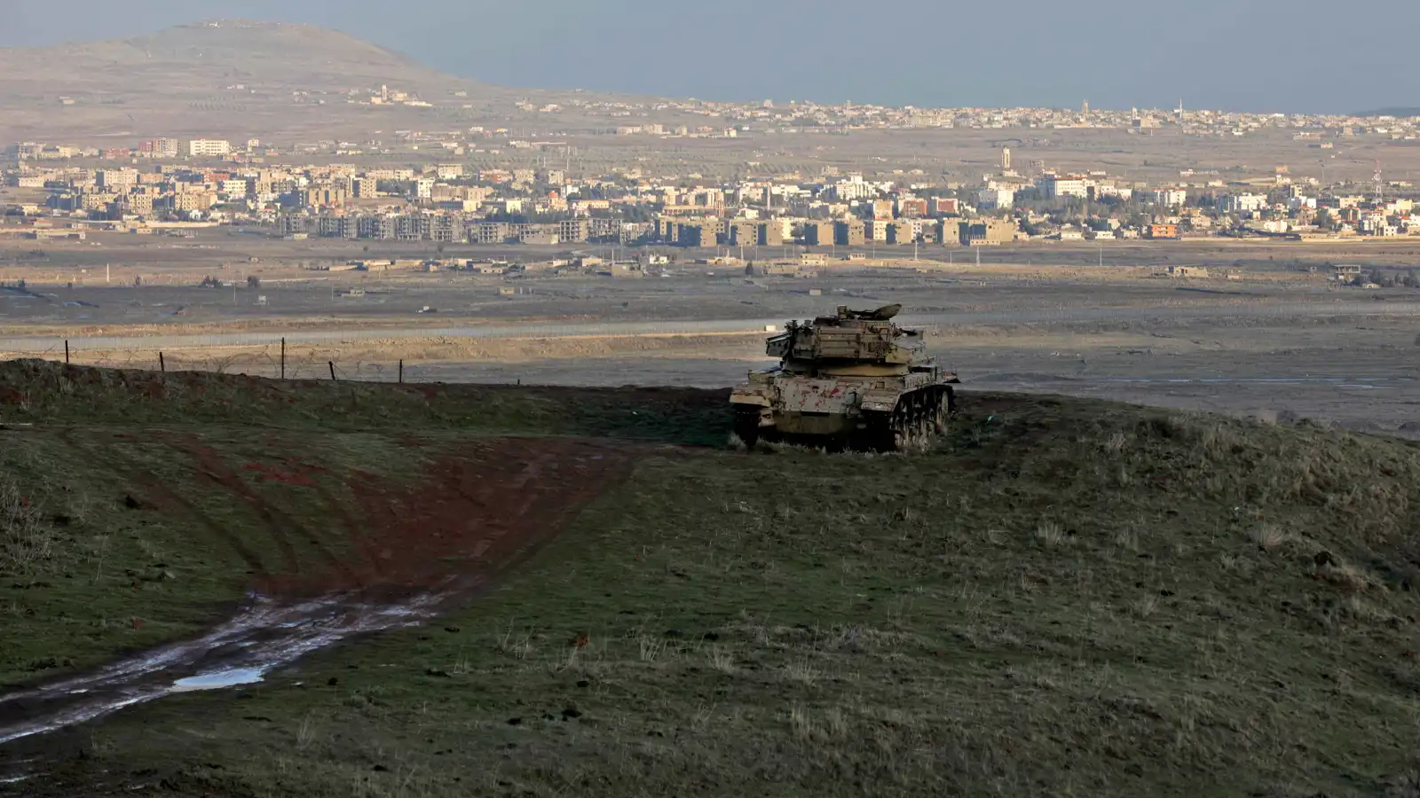 قصف إسرائيلي يستهدف موقعًا عسكريًا سابقًا في ريف القنيطرة