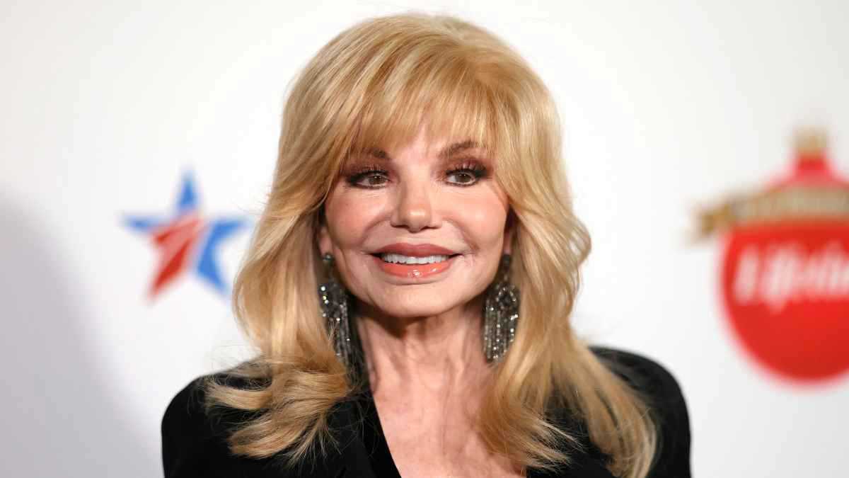 وفاة الممثلة الأمريكية لوني أندرسون عن 79 عاما