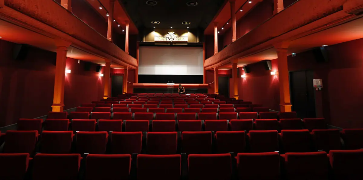 حقيقة إصدار أول تصريح لإنشاء صالات السينما في جدة السعودية