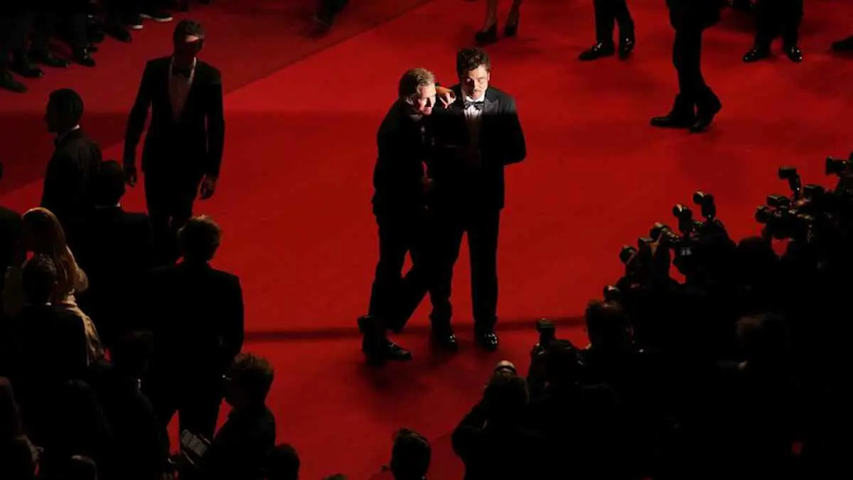 "كان" تغرق في العتمة.. انقطاع الكهرباء يقلق جمهور المهرجان (فيديو)