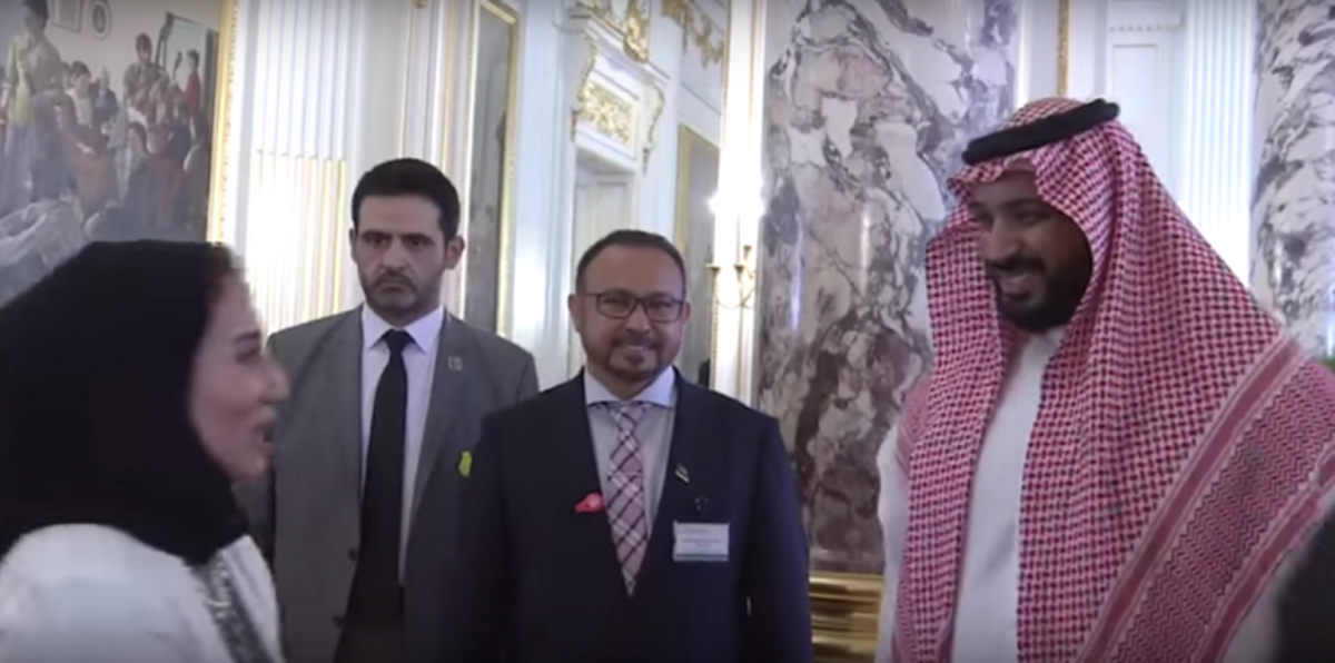 شاهد كيف سلم الأمير محمد بن سلمان على  السعوديات المبتعثات في الصين (فيديو)
