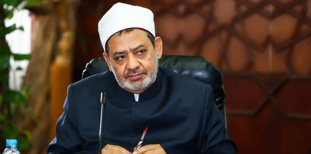 تصريحات شيخ الأزهر عن الزواج العرفي والحجاب تثير الجدل على مواقع التواصل (فيديو)