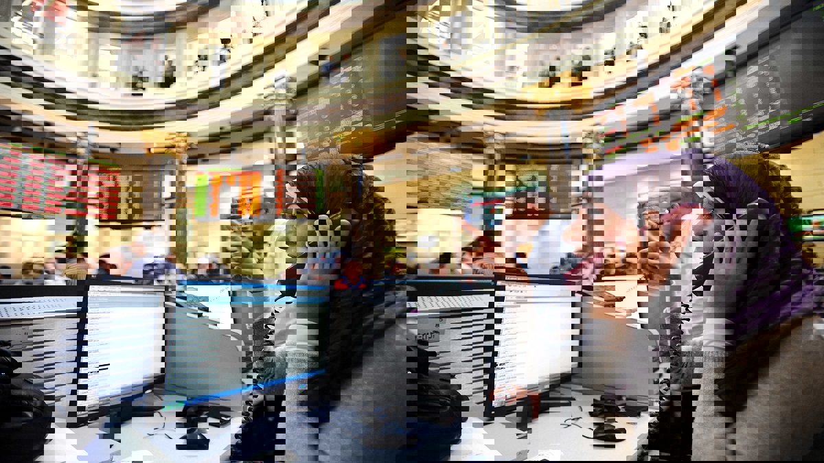 دعوات لإلغاء ضريبة الدمغة بهدف إنعاش البورصة المصرية