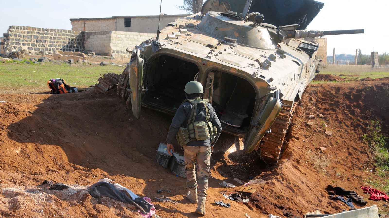 "وضع طبيعي وآمن".. وزارة الدفاع السورية تنفي تسلل فصائل إلى حماة