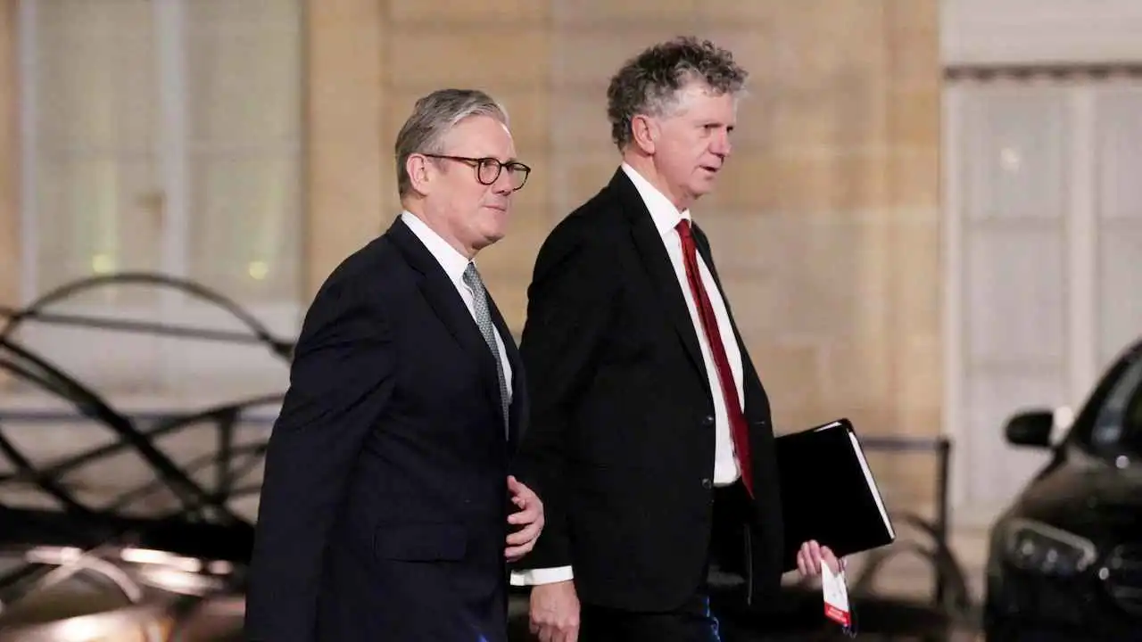 "عاصفة سياسية" في لندن.. هل ضحّى ستارمر بالأمن القومي البريطاني لإرضاء بكين؟