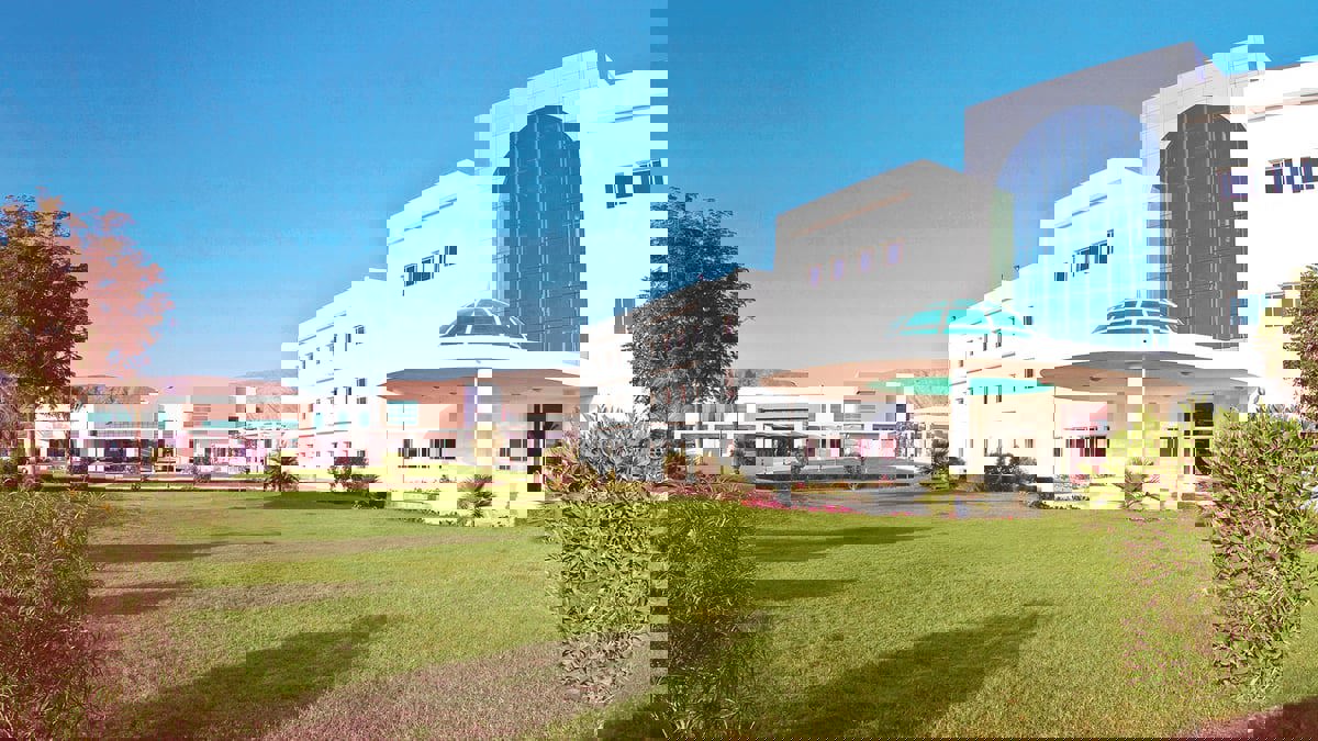 كلية عُمانية تعلن اتخاذها إجراءات بشأن حفل مختلط أثار غضبا عارما