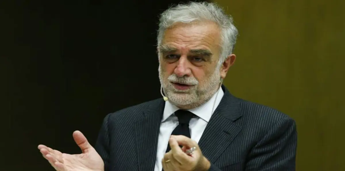 مدعٍ عام سابق بـ"الجنايات الدولية" يفشي أسرارًا لملياردير ليبي مرتبط بالقذافي