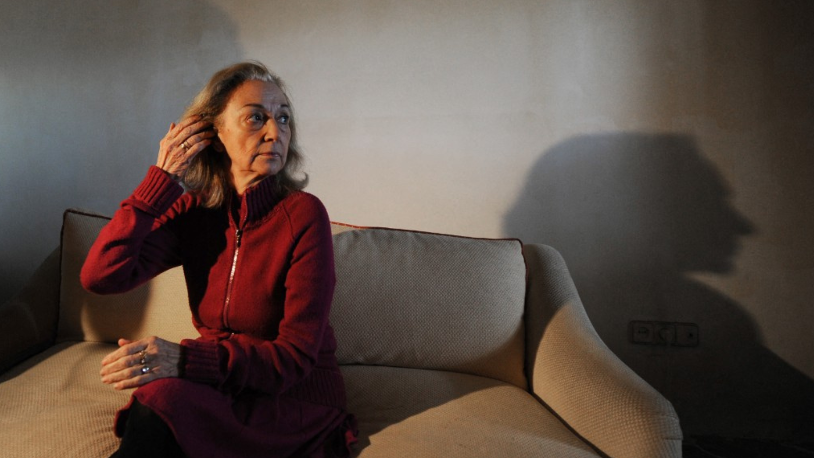 بينها الاكتئاب والسمنة.. علامات تحذيرية تنبئ ببداية الزهايمر