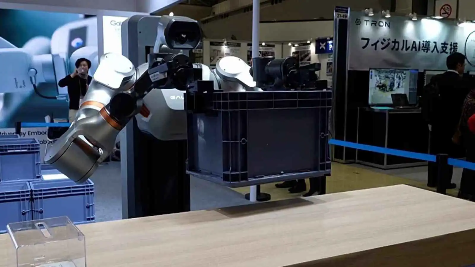 انطلاق أول معرض للروبوتات الشبيهة بالبشر في طوكيو