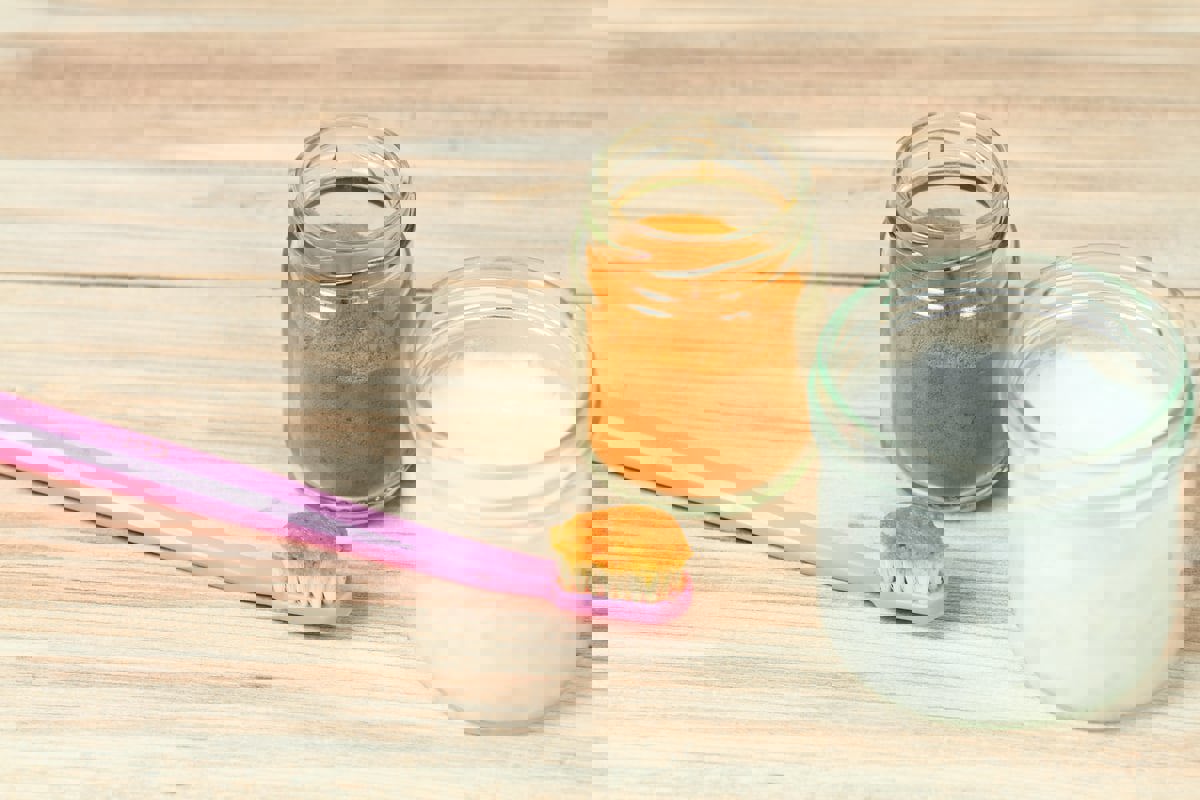 اتجاهات تبييض الأسنان على تيك توك.. هل هي صحية؟