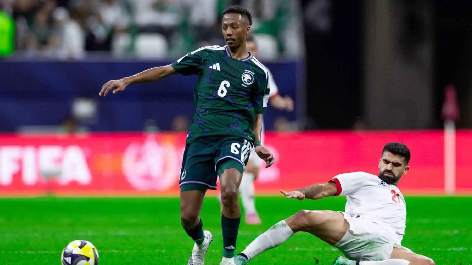 أكثر 3 لاعبين فجروا استياء الجمهور السعودي في مباراة الأردن