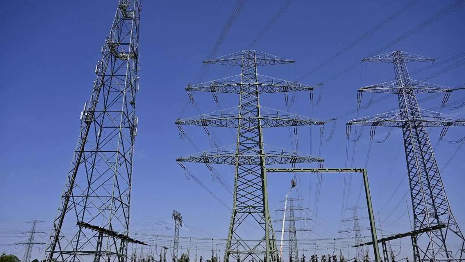 لليوم الرابع.. انقطاع الكهرباء يفاقم الأزمة في السويداء