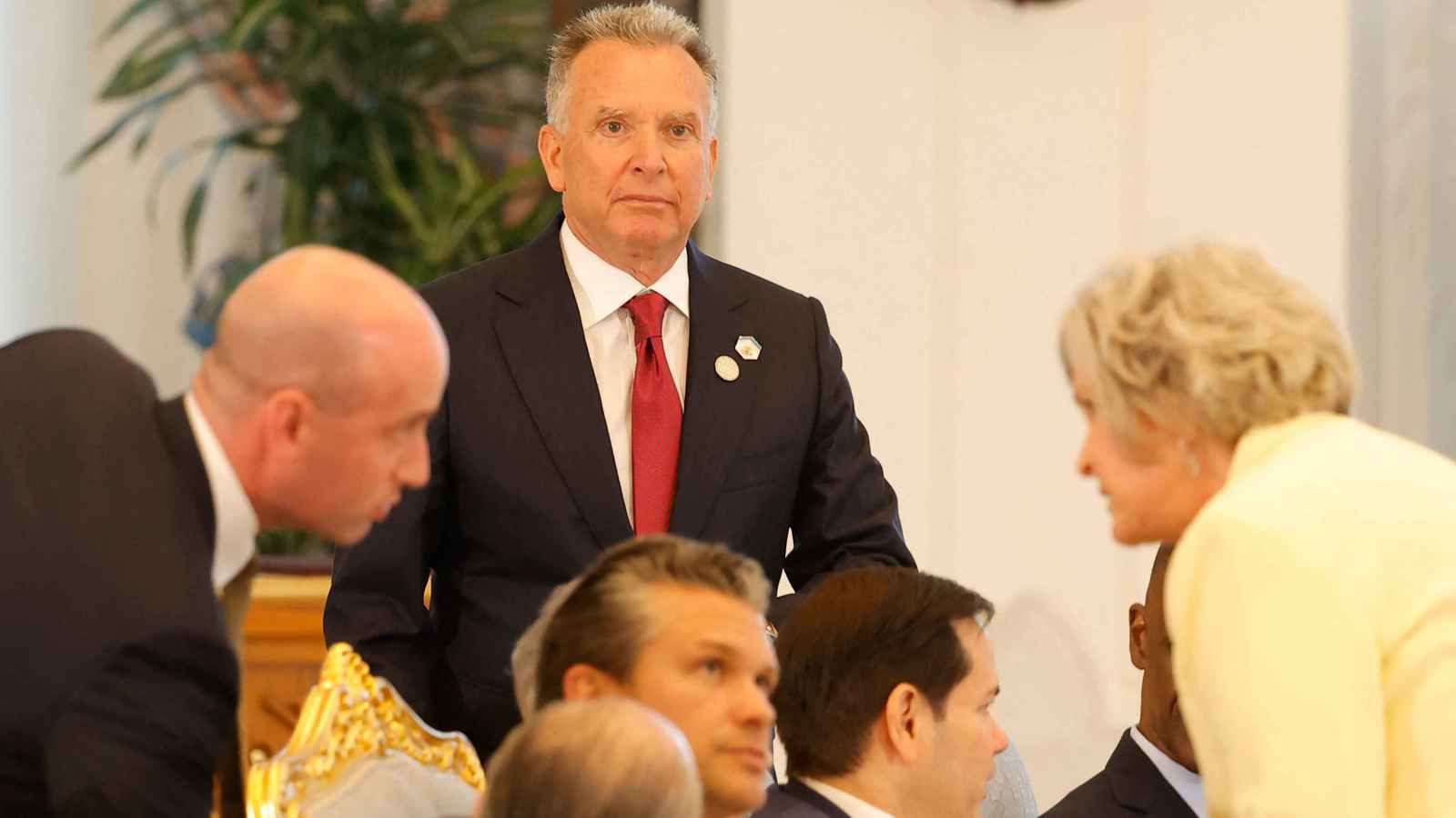 استباقًا لمحادثات عُمان.. مسؤولان إسرائيليان يلتقيان ويتكوف