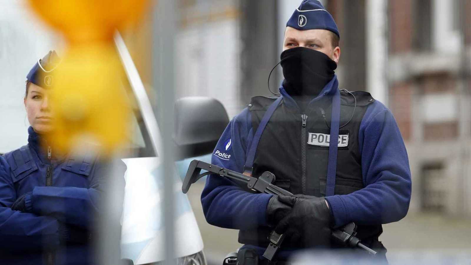 الشرطة البلجيكية تعتقل 3 أشخاص بتهمة التآمر للهجوم على سياسيين