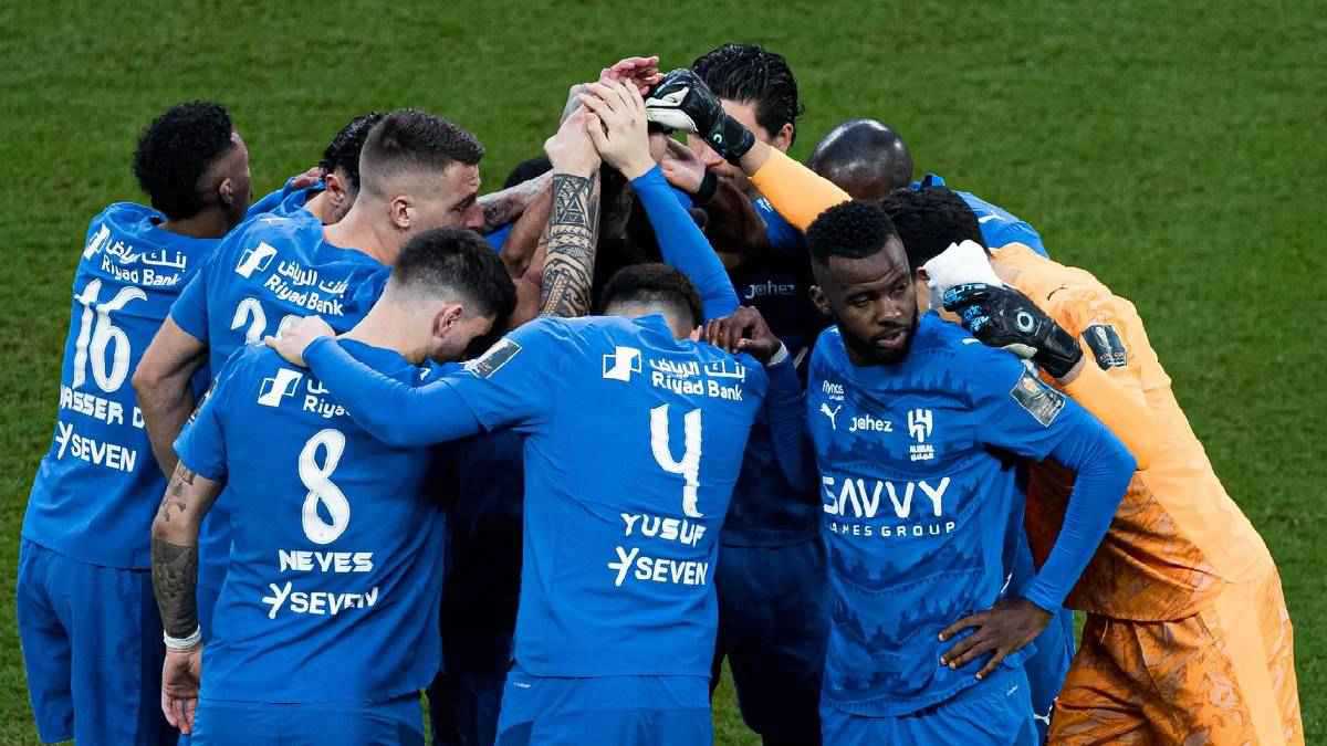 سجلوا كانسيلو بدلا منه.. مطالبات بإبعاد نجم الهلال السعودي عن قائمة الفريق