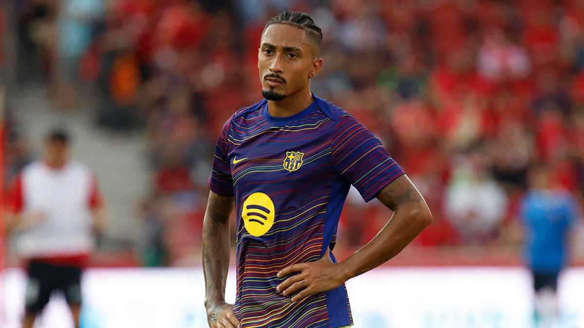 شخص رفض معانقة نجله.. غضب عارم من رافينيا (فيديو)