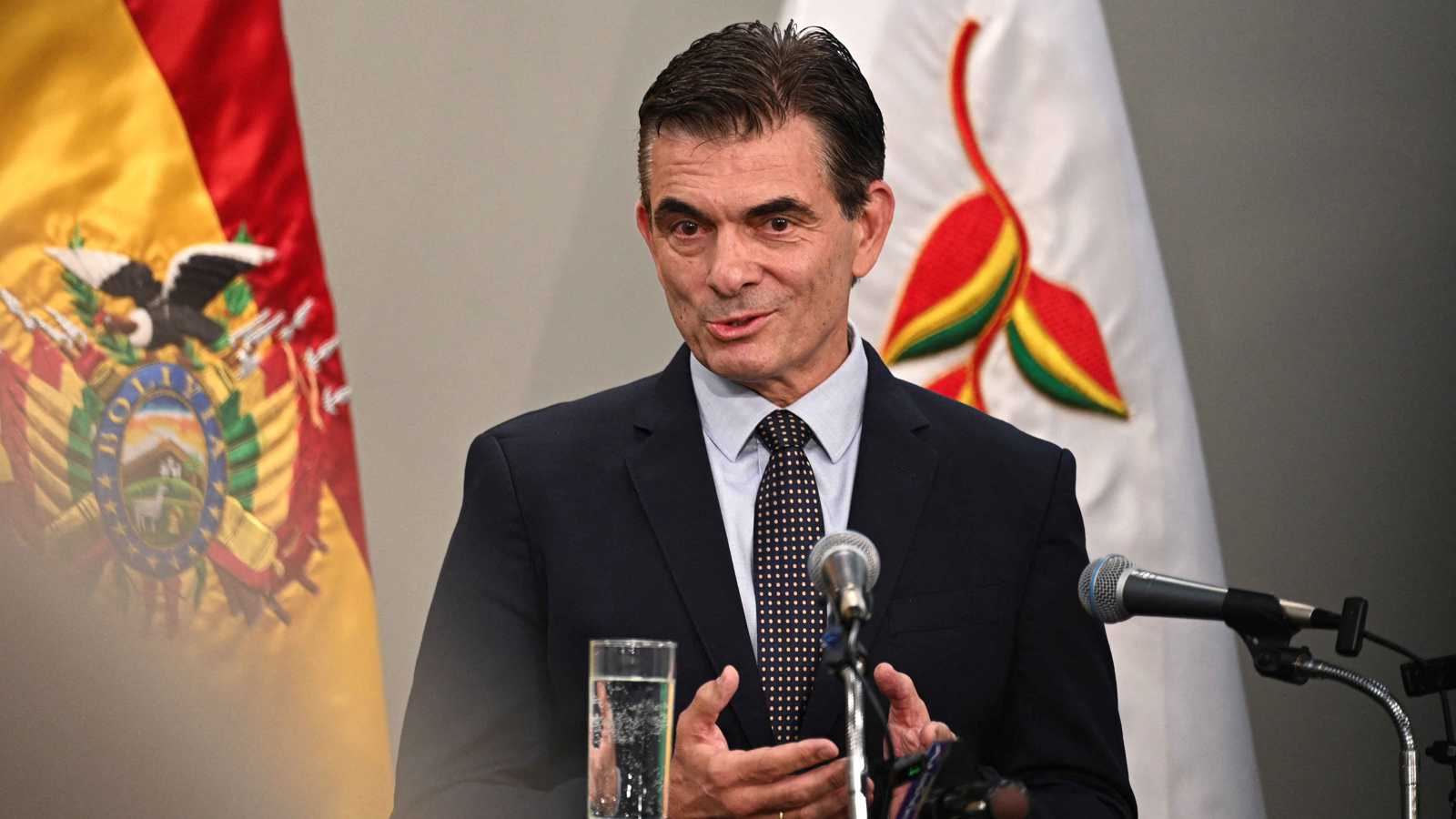 الرئيس البوليفي يُقيل وزير العدل ويلغي وزارته