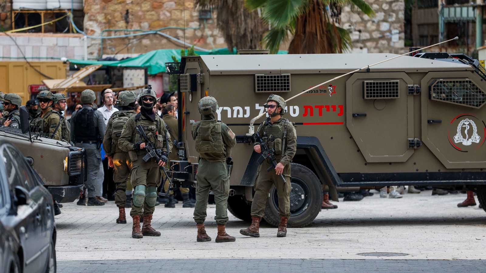 بحوزته سكين.. إصابة مستوطن بنيران صديقة في الضفة الغربية