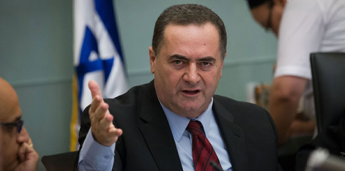 بعد ضربة جوية.. وزير إسرائيلي يحذر من شحنات الأسلحة لحزب الله