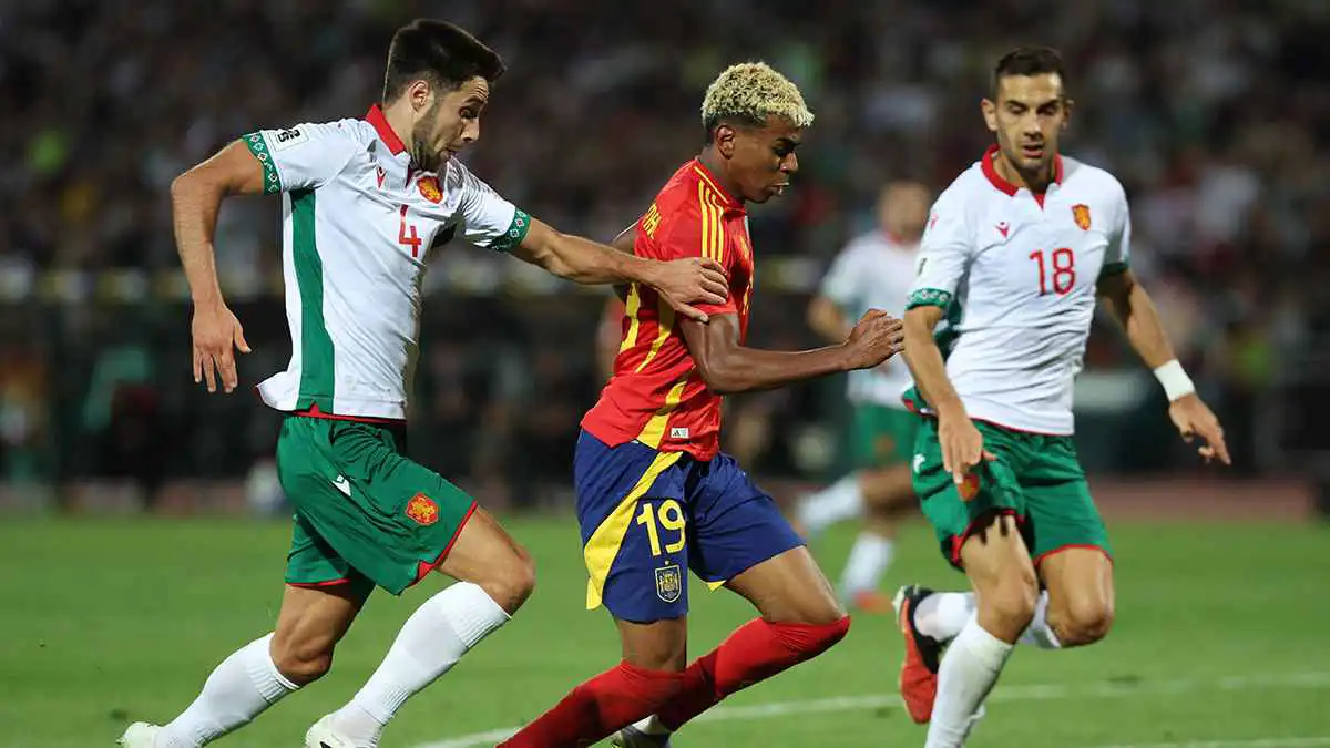 لامين يامال "يفجر" مخاوف برشلونة ومنتخب إسبانيا