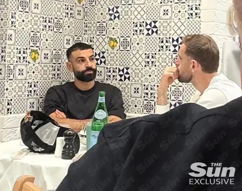 محمد صلاح في لقائه مع جوردان هندرسون