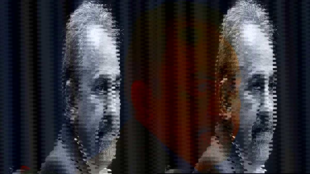 رئيس بلدية طهران السابق "حر طليق" رغم قتل زوجته