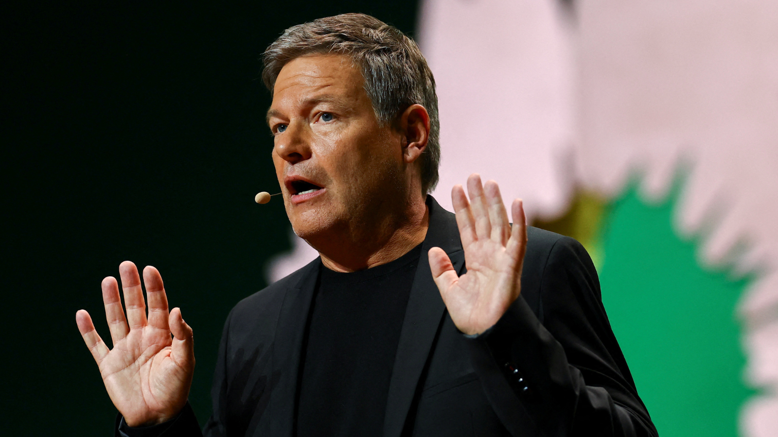 من هو روبرت هابيك مرشح حزب الخضر لمنصب المستشار الألماني؟