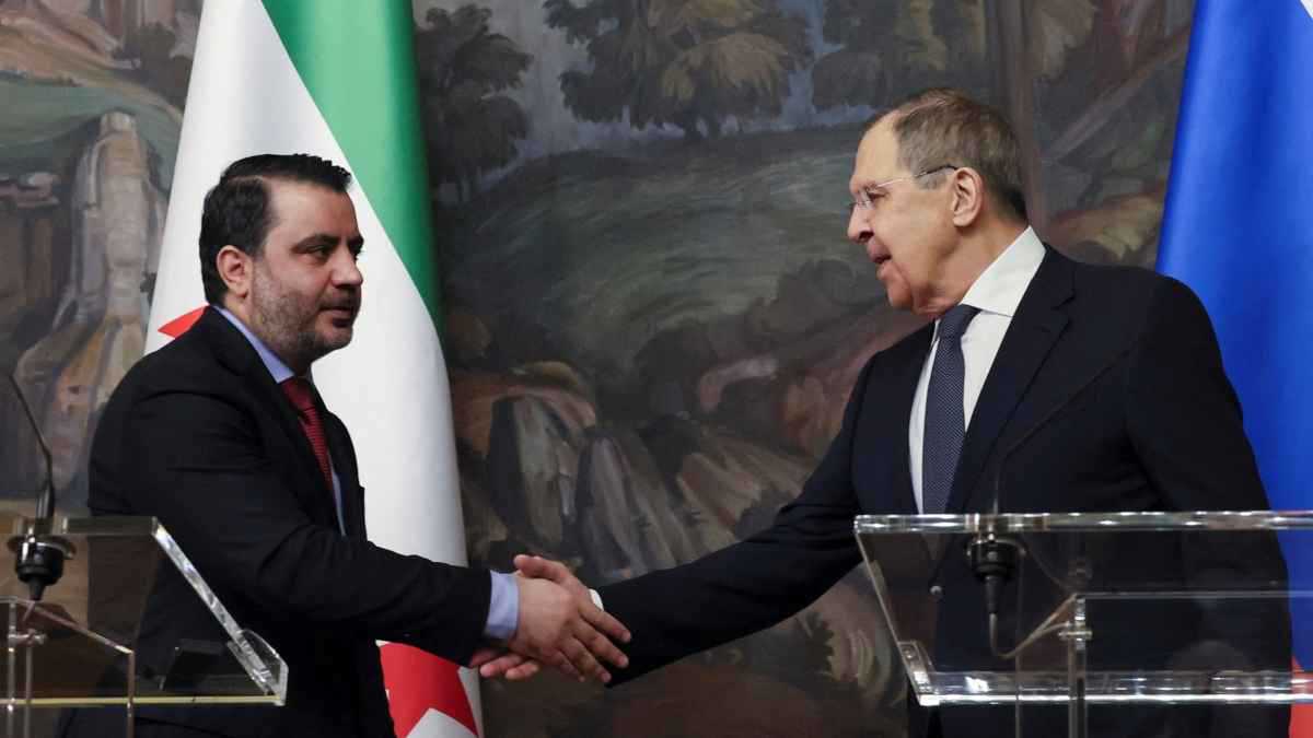 بشروط و "وجوه جديدة".. موسكو تعيد نسج خيوط العلاقة مع سوريا ما بعد الأسد