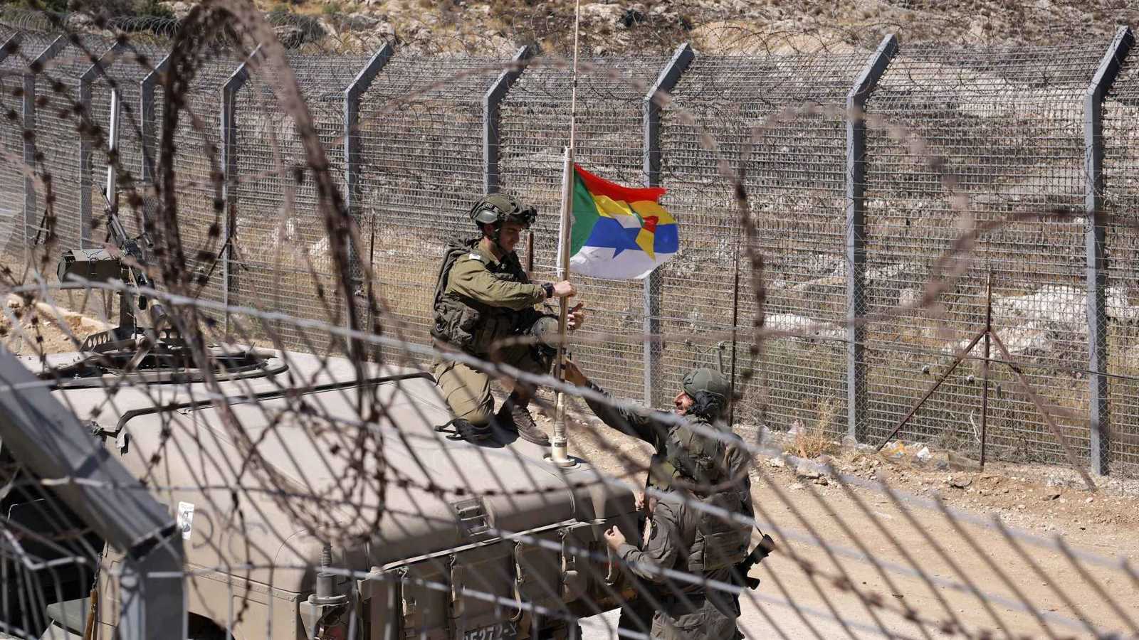 معبر الكرامة.. تحذيرات من تمدد إسرائيلي بالجنوب السوري تحت غطاء المساعدات