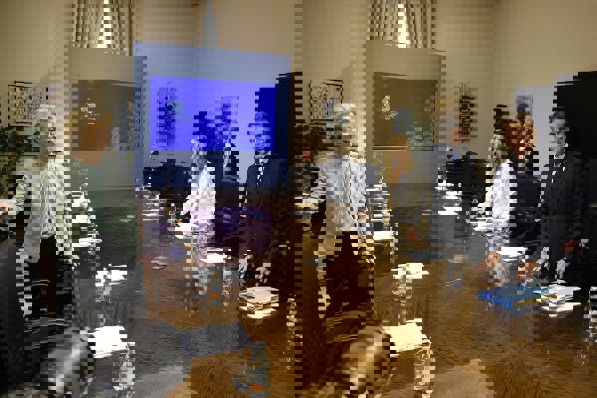 روسيا وفرنسا.. "شرعية" بوتين وهجوم موسكو يؤججان التوتر