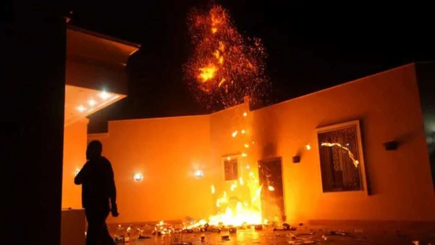 حرائق غامضة في ليبيا.. ألغاز تثير الجدل واتهامات لـ"الجن"