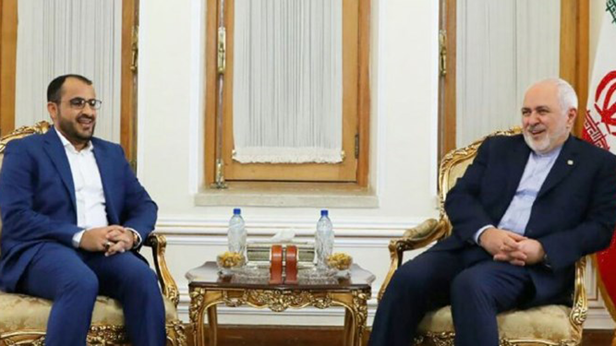 ظريف يلتقي قياديا حوثيا في مسقط