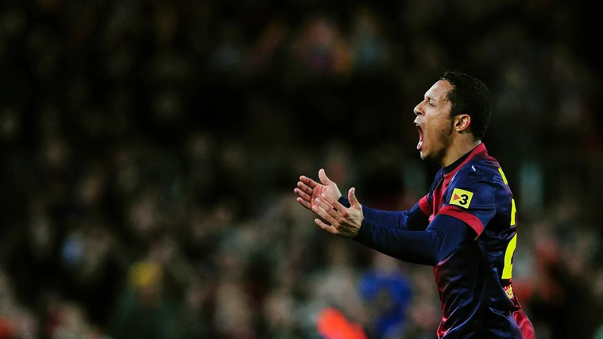 نادي الهلال السعودي يسعى لضم أدريانو لاعب برشلونة السابق