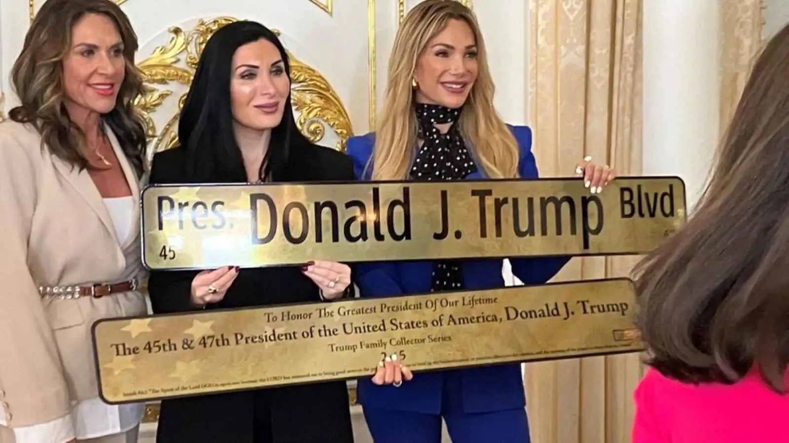 إطلاق اسم ترامب على شارع في فلوريدا (فيديو)