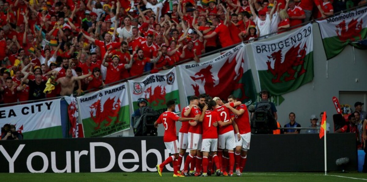 مشجع يؤرخ تصدر ويلز مجموعتها بوشم مثير (صورة)