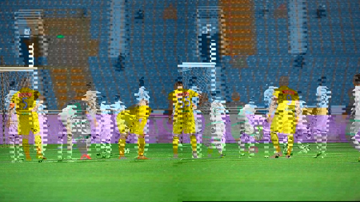 النادي الأهلي ينتزع فوزًا مثيرًا ودراميًا على التعاون في الدوري السعودي (فيديو)