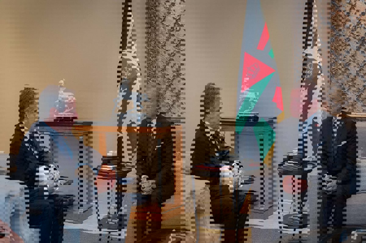 ملك الأردن يؤكد لبلينكن ضرورة فتح ممرات إنسانية لإيصال مساعدات لغزة