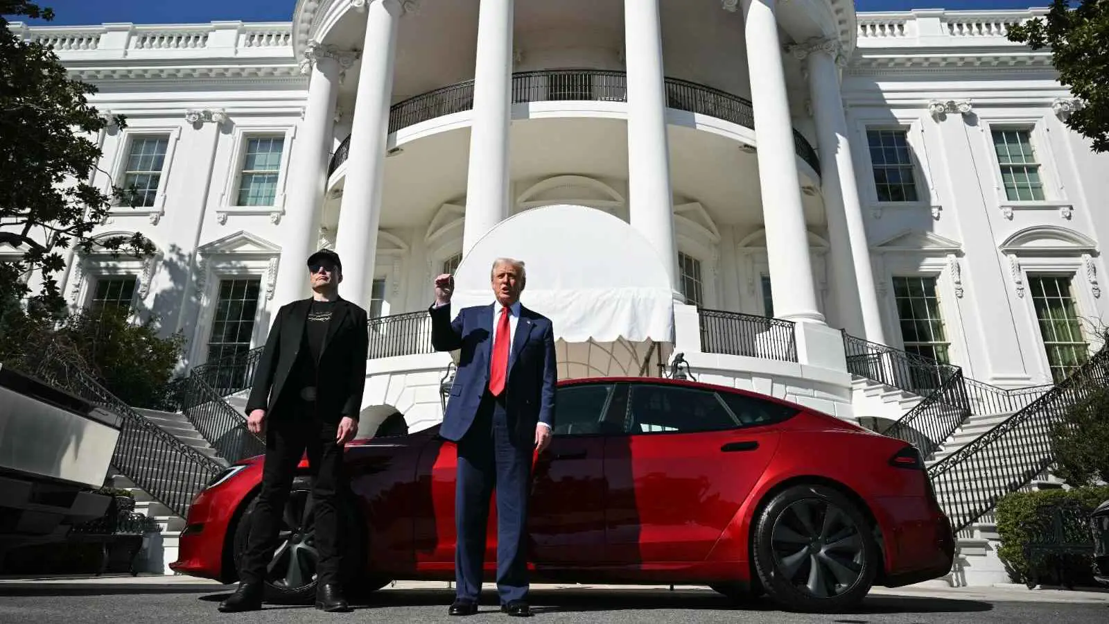 "تسلا" في قلب العاصفة.. وترامب يدعم ماسك